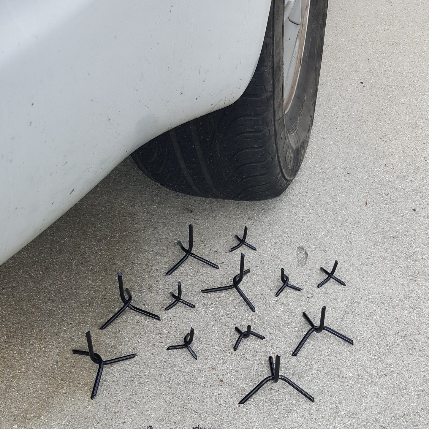 10 Large + 10 Small caltrops any color and save $10