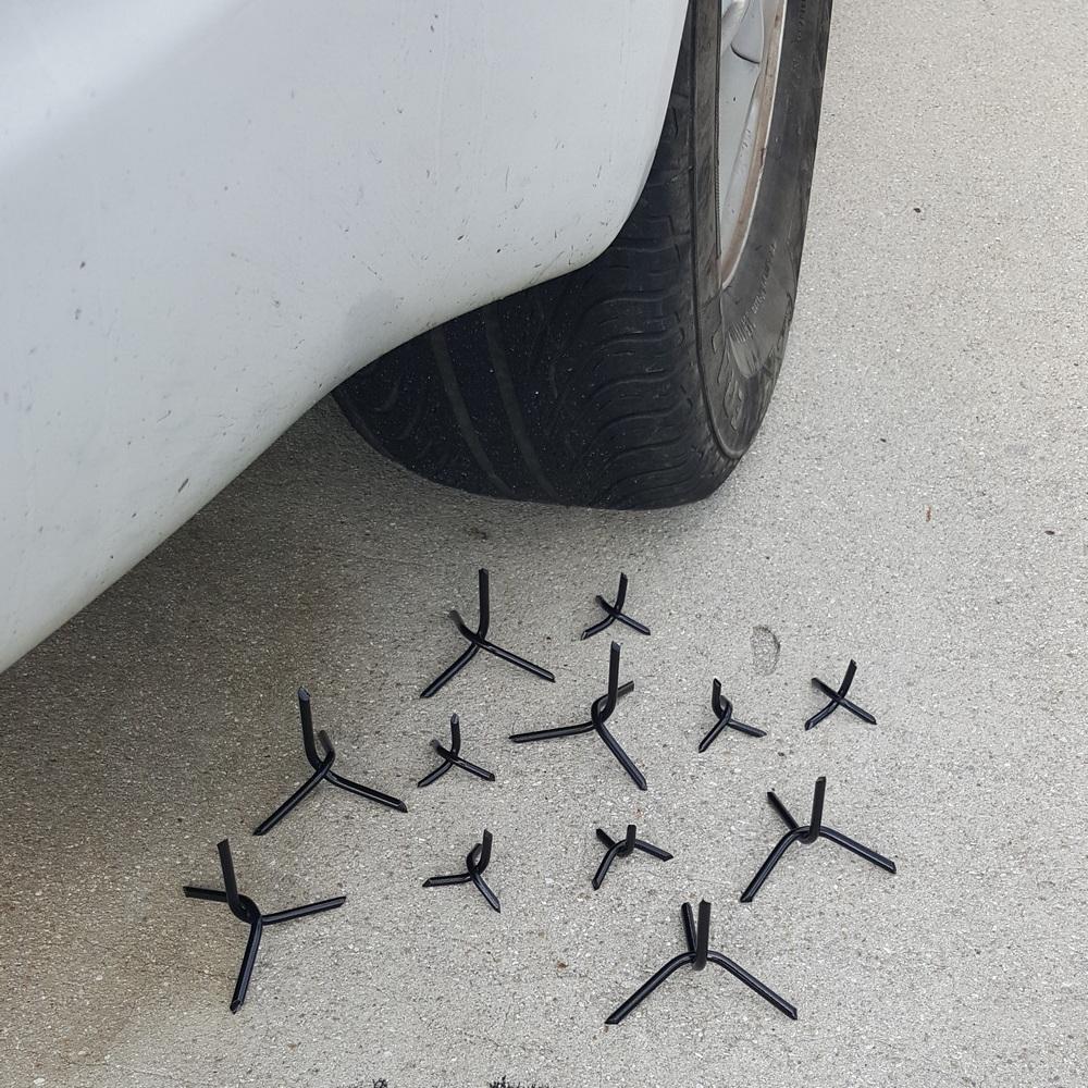 500 Large Caltrops