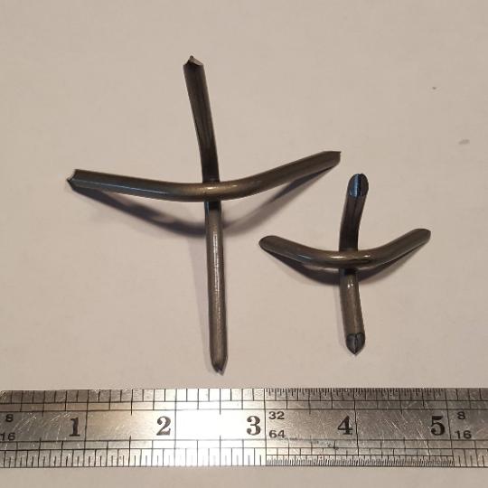 10 Small Caltrops