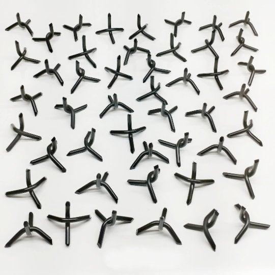 10 Small Caltrops