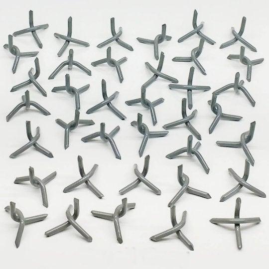 10 Small Caltrops