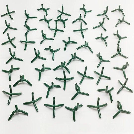 10 Small Caltrops