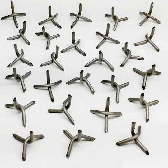 10 Small Caltrops