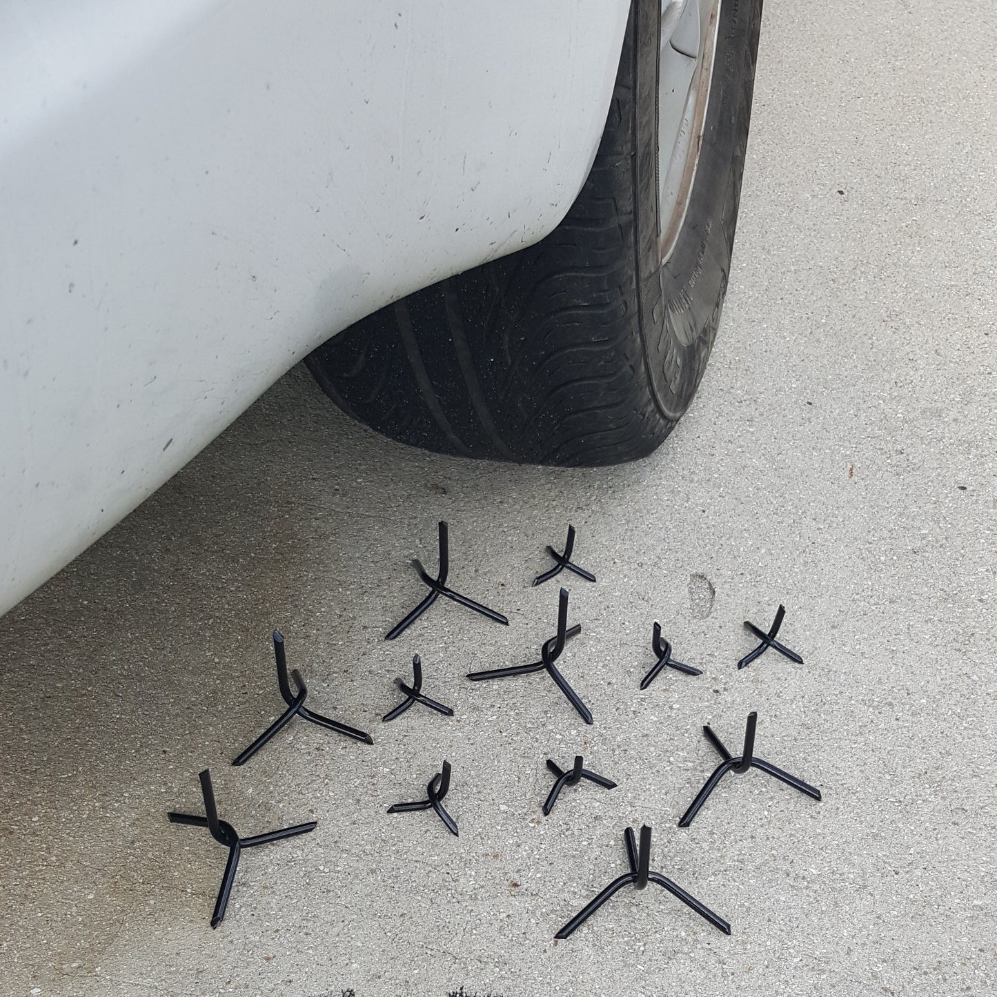 10 Large + 10 Small caltrops any color and save $15